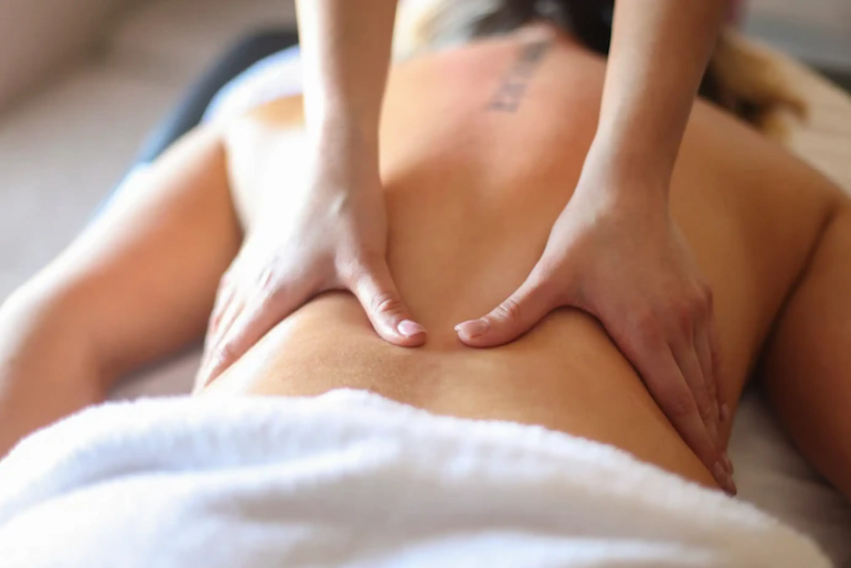 Massage Remedial: A Therapeutic Approach to Pain and Stress Relief